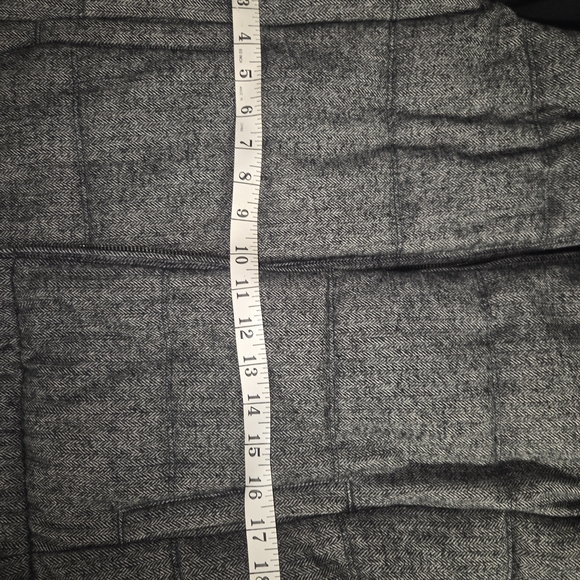 Old Navy Women's Charcoal Quilted Vest - Picture 5 of 8